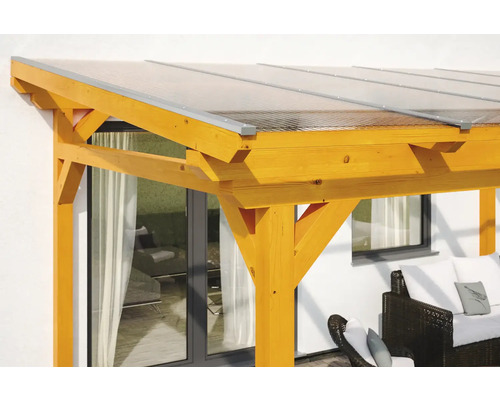 Detailansicht einer Holzterrasse mit transparentem Dach