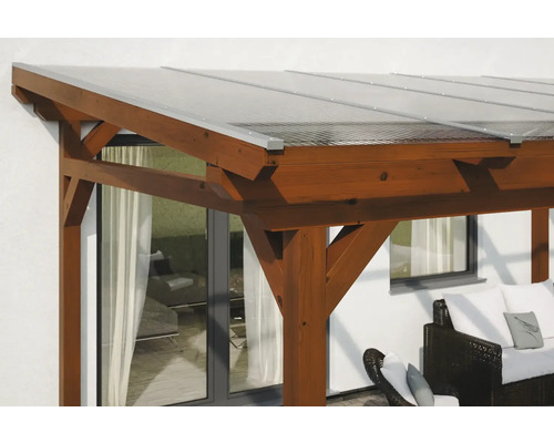 Holzterrasse mit transparentem Dach
