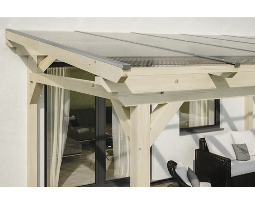 Holzterrassenüberdachung mit transparentem Dach