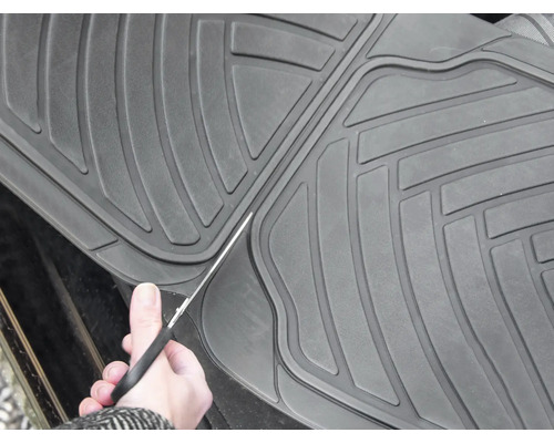 Zuschneiden von Universal-Autofußmatten mit einer Schere