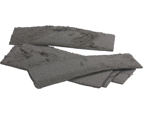 Mehrere Stücke bituminöser Dachschindel zur Abdichtung