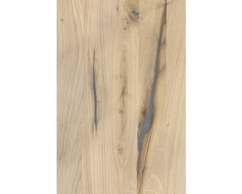 Holzbrett aus Eiche mit Astlöchern und Maserung