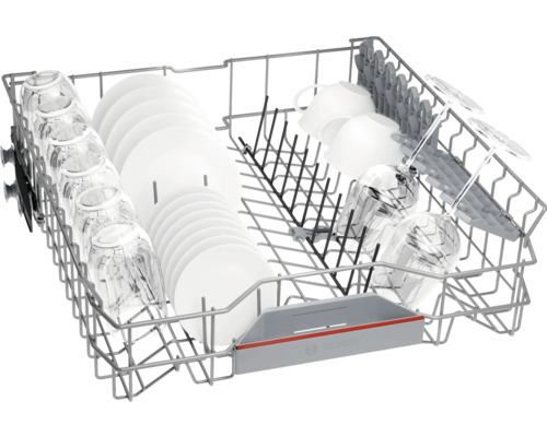 Geschirrspüler-Korb beladen mit Geschirr