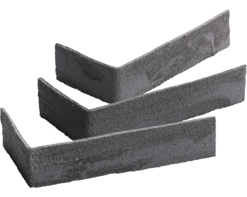 Drei Eckprofile aus Stein