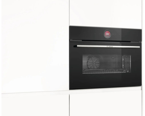 Schwarzer Einbaubackofen der Marke Bosch in einer Küchenzeile