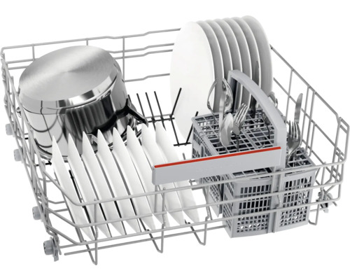 Geschirrspülmaschine mit Geschirr, Töpfen und Besteck