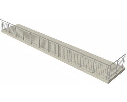 Lange Gehwegbrücke mit Metallgeländer