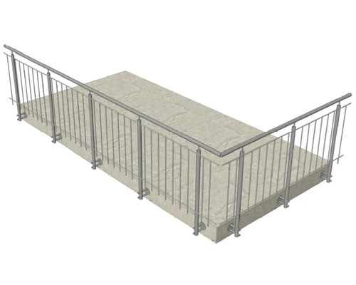 Balkongeländer aus Metall auf Betonplatte