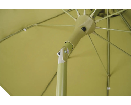 Detailansicht eines Sonnenschirms mit Gestell und Mechanismus