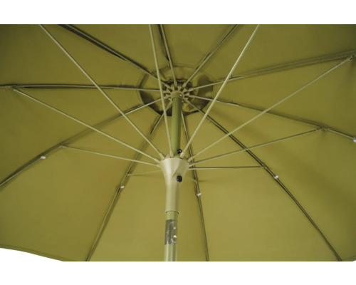 Ansicht von unten eines geöffneten Sonnenschirms