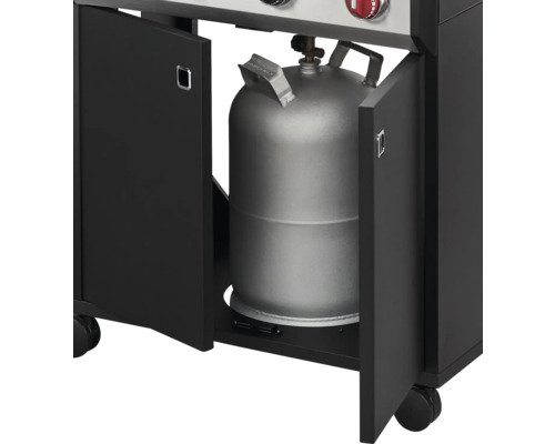 Gasgrill mit geöffneten Türen und Gasflasche