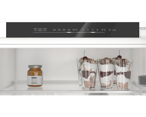 Innenraum eines Kühlschranks mit Lebensmitteln