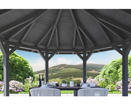 Holzpavillon mit gedecktem Tisch und Blick in die Natur