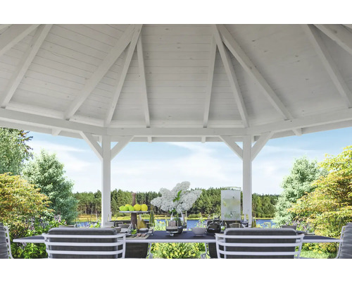 Innenansicht eines Gartenpavillons mit gedecktem Tisch und Blick in die Natur