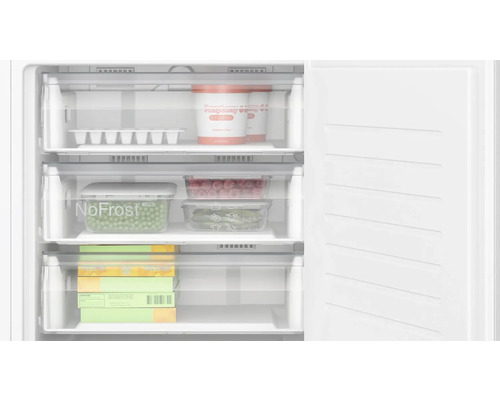 Gefrierschrank mit Lebensmitteln in Schubladen