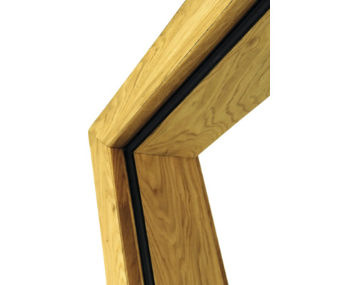 Detailansicht eines Türrahmens aus Holz mit Dichtung