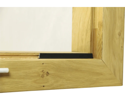Holzfenster mit schwarzer Fensterdichtung