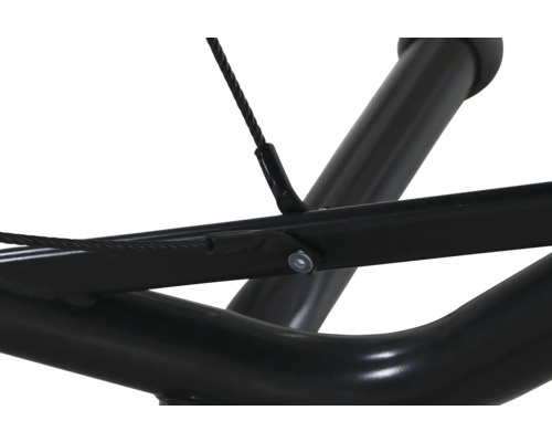 Detailaufnahme des schwarzen Metallrahmens eines Fitnessgeräts mit Kabel