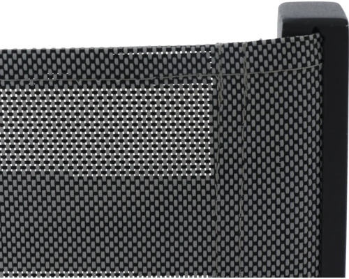 Detailansicht eines Sichtschutzzauns mit Stoffbespannung