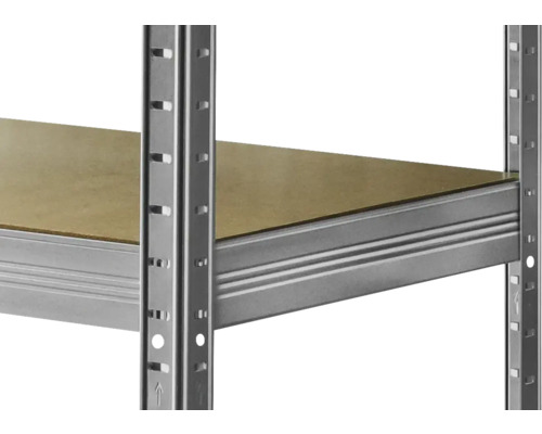 Detailansicht eines Lagerregals mit einer Ablage aus Holzwerkstoff