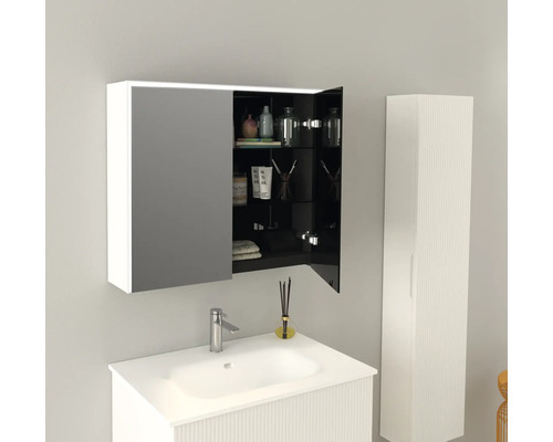 Modernes Badezimmer-Set mit Waschbecken, Spiegelschrank und Hochschrank