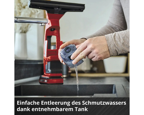 Fenstersauger mit abnehmbarem Schmutzwassertank wird entleert