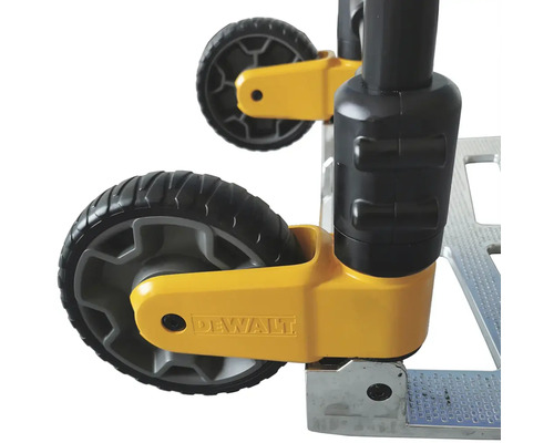 Detailansicht der Räder einer DeWalt Sackkarre