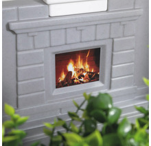 Dekorativer Kamin mit simuliertem Feuer für Wohnräume