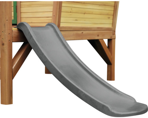 Graue Rutsche an einem Spielturm aus Holz