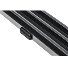 Detailansicht eines Aluminiumrosts mit einer schwarzen Kunststoffkappe.