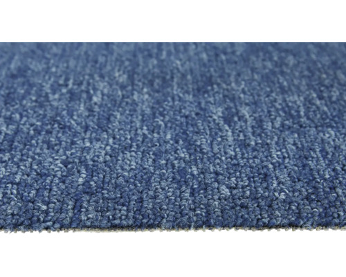 Detailaufnahme eines blauen Teppichs