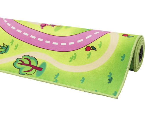 Aufgerollter Spielteppich mit Straßenmotiv