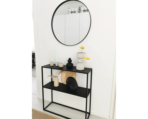 Zwei Ablagen Konsole mit Dekoration und rundem Spiegel an der Wand