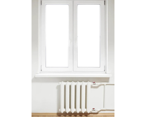 Zweiflügeliges Kunststofffenster mit Heizkörper darunter