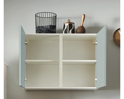 Wandschrank mit offenen Türen und zwei Regalböden zur Aufbewahrung