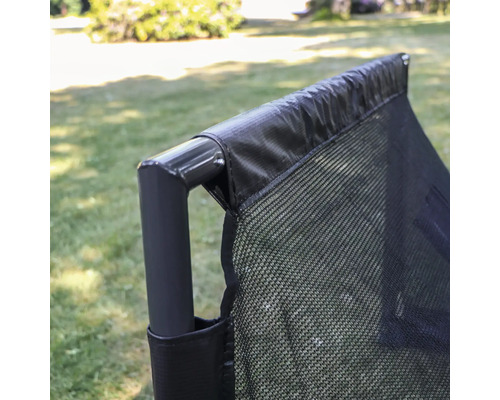 Detailansicht eines Trampolinnetzes mit Rahmen