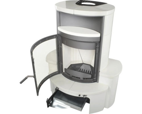 Kaminofen mit offener Tür und Ascheschublade