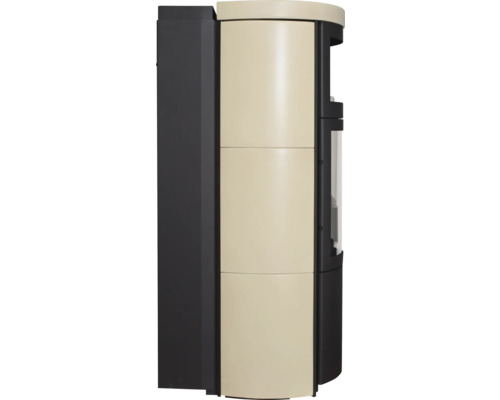 Kaminofen mit gerundeter Verkleidung.