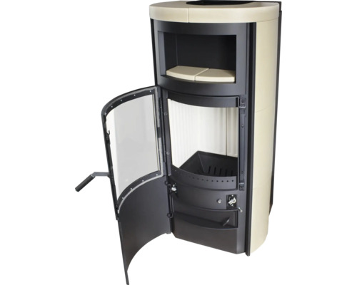 Kaminofen mit offener Tür