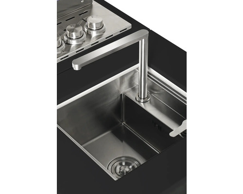 Spüle mit Wasserhahn aus Edelstahl