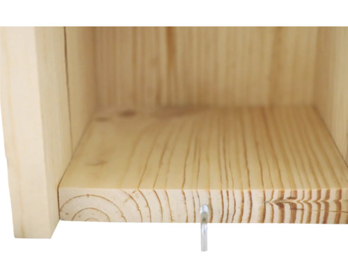 Detailaufnahme eines Regals aus Holz