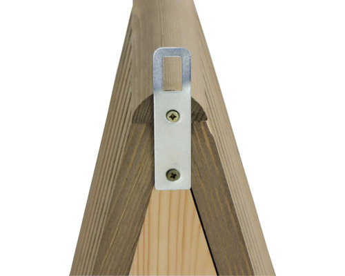 Detailansicht einer Holzkonstruktion mit Metallaufhängung und Schrauben