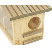 Vogelhaus aus Holz mit rundem Eingangsloch