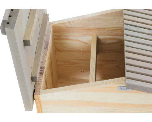 Offener Holz-Nistkasten mit Trennwand