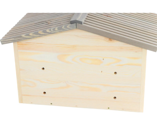 Nistkasten aus Holz mit Dach