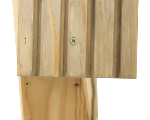 Detailansicht eines Holzprodukts mit Schrauben