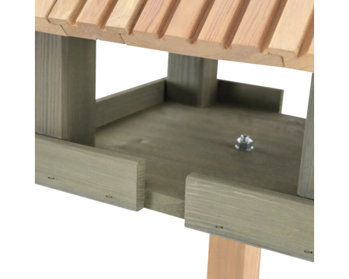 Detailansicht eines Vogelhauses aus Holz