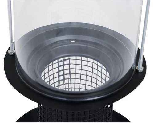 Detailansicht eines Vogelfutterspenders mit Futtergitter