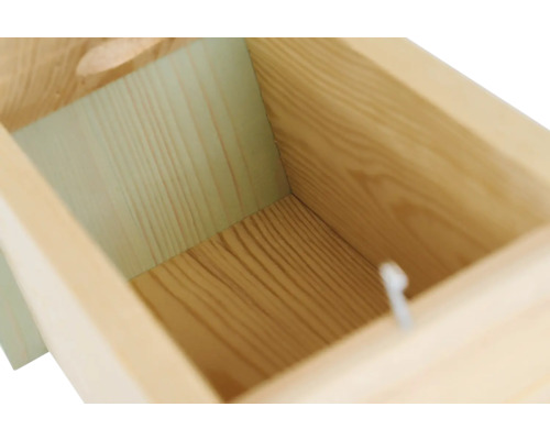 Innenansicht eines hölzernen Nistkastens