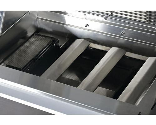 Innenansicht eines Grills mit Grillrost und Brenner